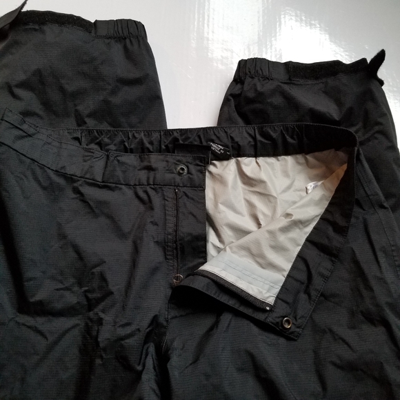 Mountain Hardwear Dry Q Nylon Wind Pants - Picture 8 of 14